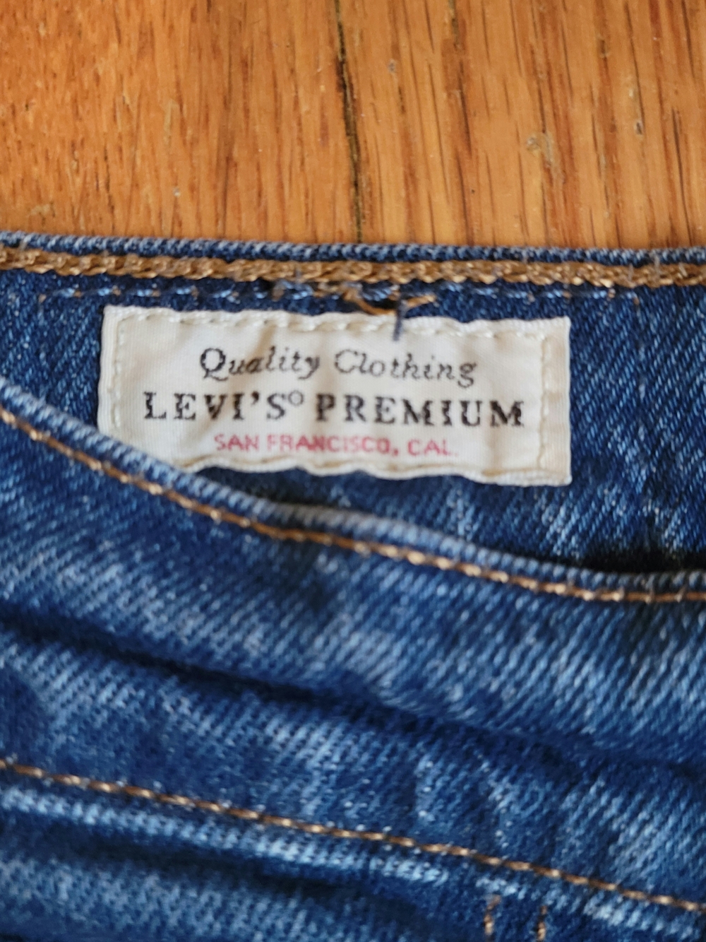 Levi’s 501 Original Fit Jeans – High Rise Cropped Straight Leg – Med Wash – W27 - Picture 4 of 10